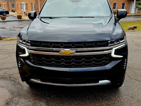 Used 2023 Chevrolet Suburban LS image 2
