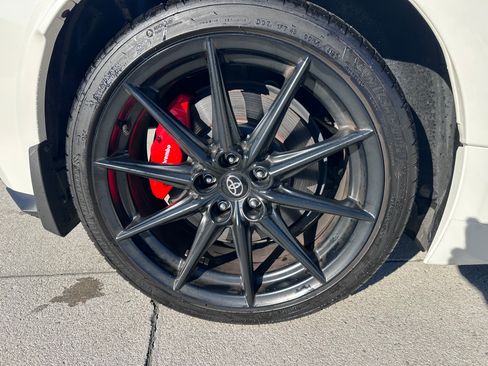 Used 2024 Toyota GR86 Premium image 11