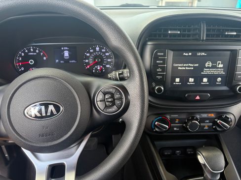 Used 2021 Kia Soul LX FWD image 8
