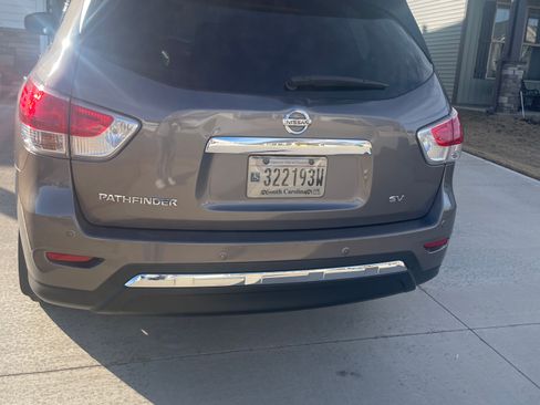 Used 2013 Nissan Pathfinder SV image 18