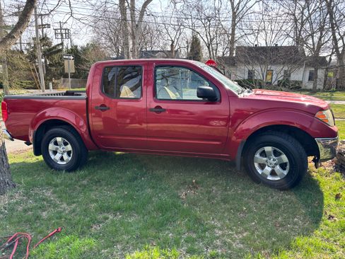Used 2009 Nissan Frontier SE w/ SE Value Truck Pkg image 2