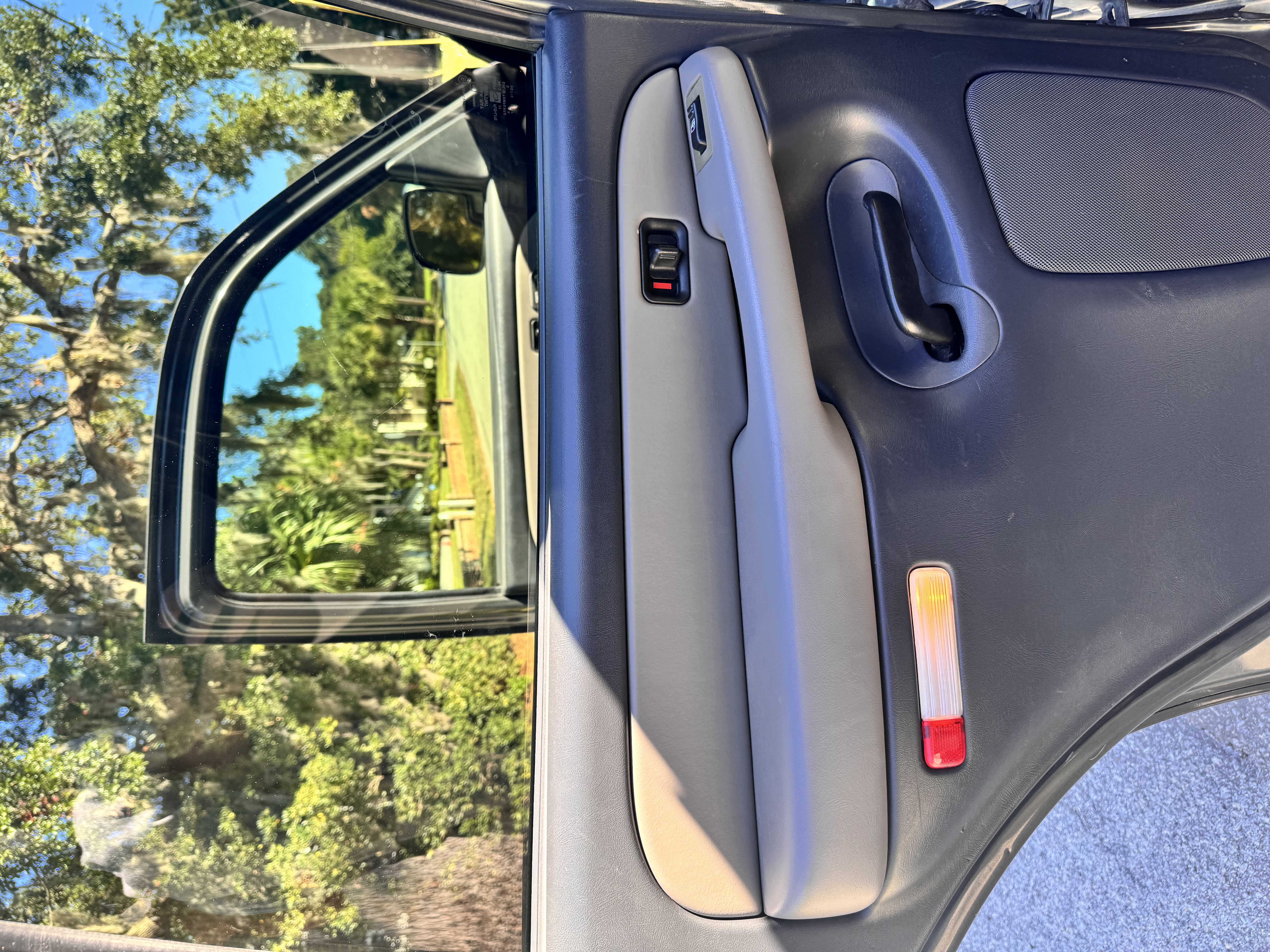 Used 2002 Chevrolet Tahoe LT RWD image 19