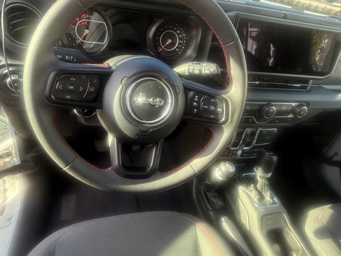 Used 2024 Jeep Wrangler Unlimited Rubicon image 11