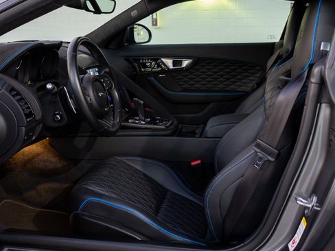 Used 2017 Jaguar F-TYPE SVR image 13