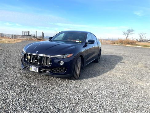Used 2017 Maserati Levante image 2