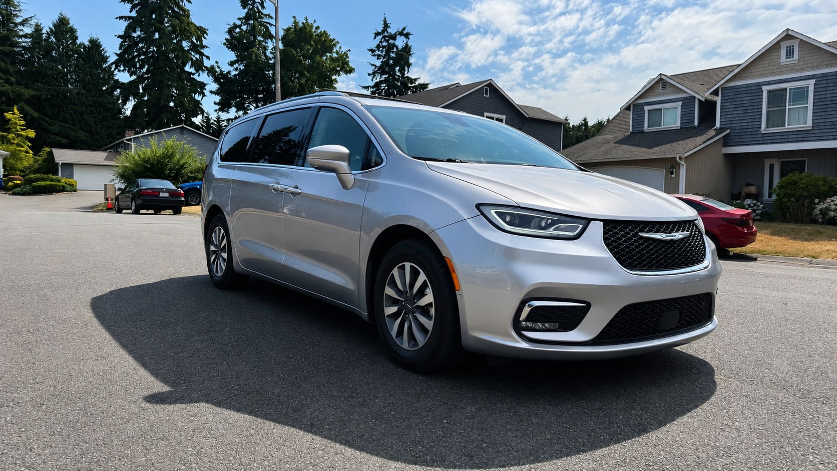 Used 2021 Chrysler Pacifica Touring-L FWD image 1