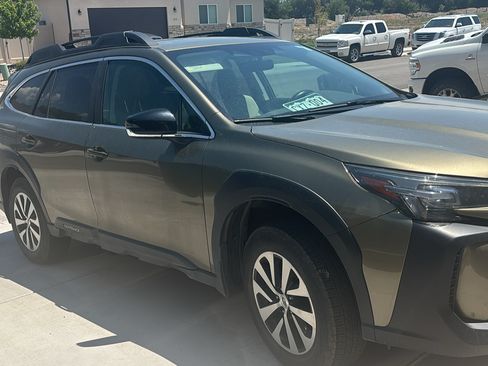 Used 2024 Subaru Outback Premium AWD/4WD image 1