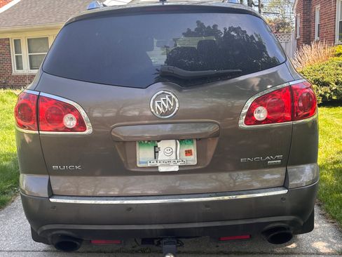 Used 2010 Buick Enclave CXL FWD image 6