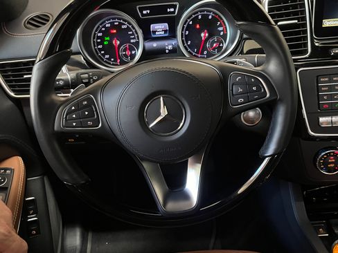 Used 2017 Mercedes-Benz GLS 550 4MATIC image 9