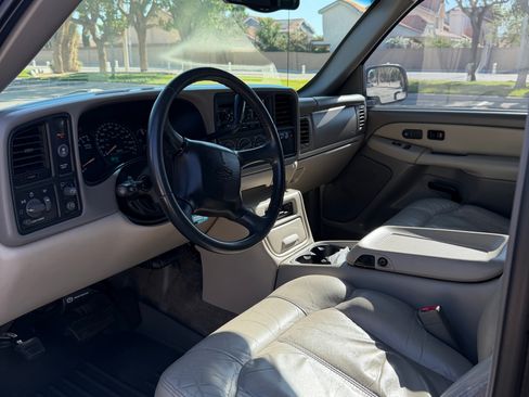 Used 2002 Chevrolet Tahoe LT RWD image 11