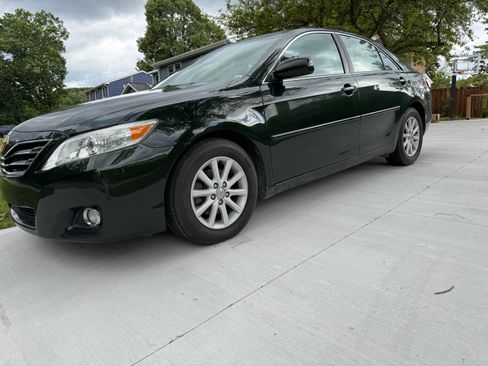 Used 2010 Toyota Camry XLE FWD image 12