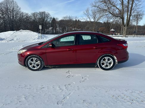 Used 2014 Ford Focus SE w/ SE Winter Package image 2