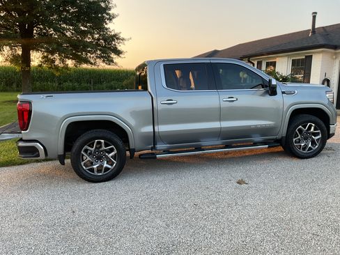 Used 2025 GMC Sierra 1500 SLT w/ SLT Premium Plus Package AWD/4WD image 4