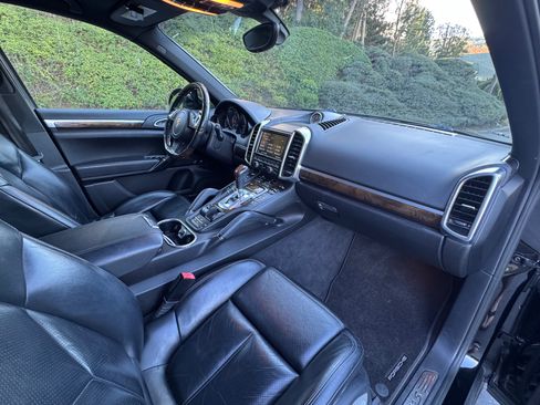 Used 2013 Porsche Cayenne S image 17