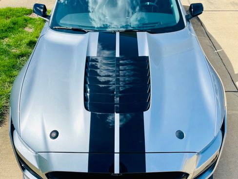 Used 2020 Ford Mustang Shelby GT500 w/ Carbon Fiber Track Pack image 11