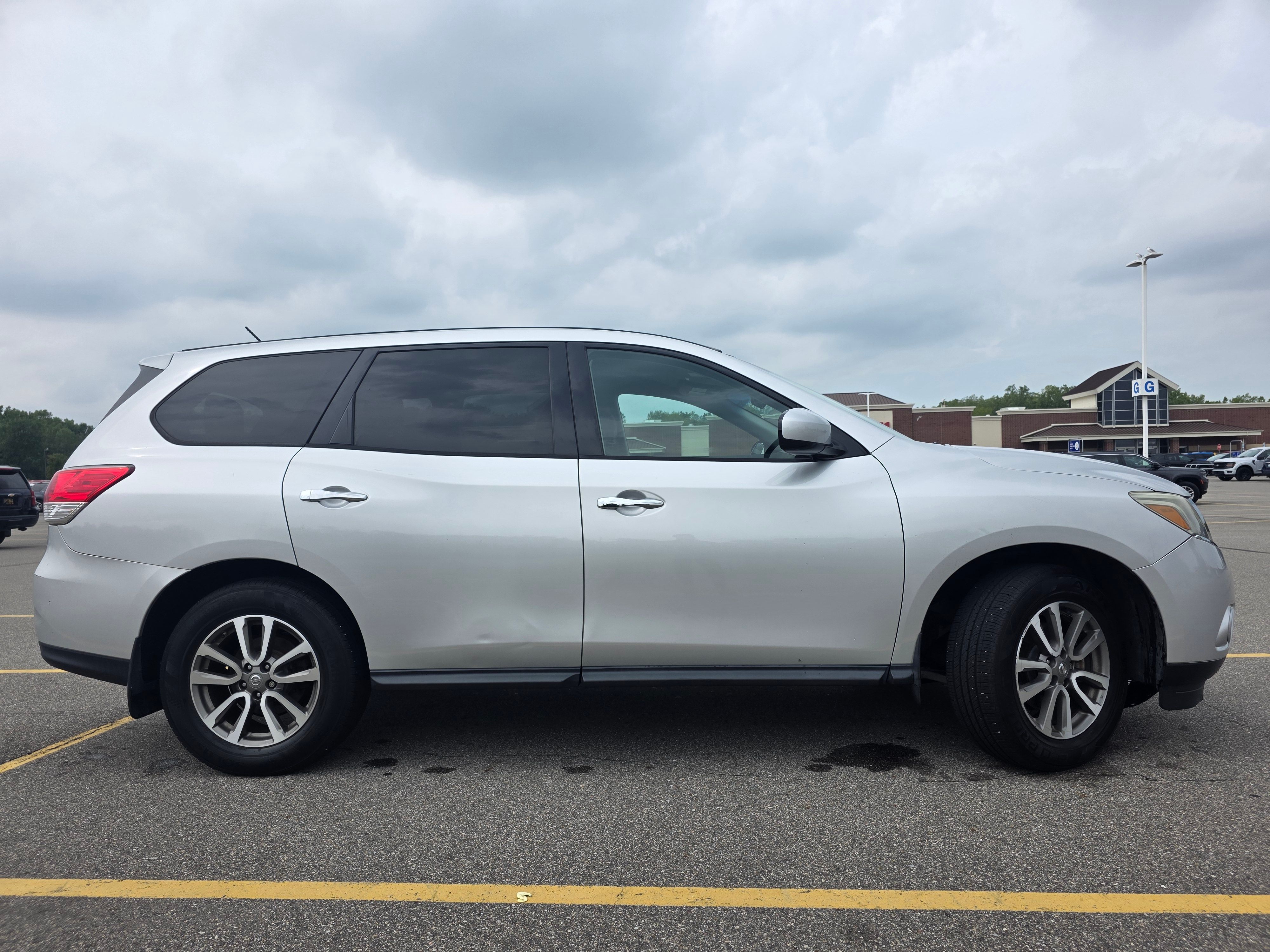 Used 2013 Nissan Pathfinder S AWD/4WD image 5