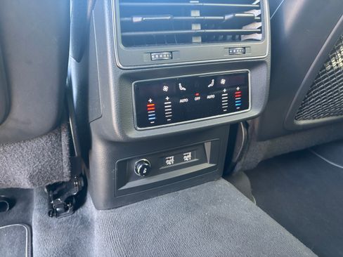 Used 2019 Audi Q8 Premium Plus w/ Premium Plus image 9