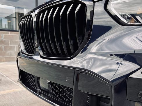 Used 2022 BMW X5 M50i w/ Executive Package image 11