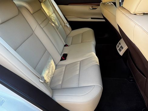 Used 2016 Lexus ES 300h 300h Sedan 4D image 9