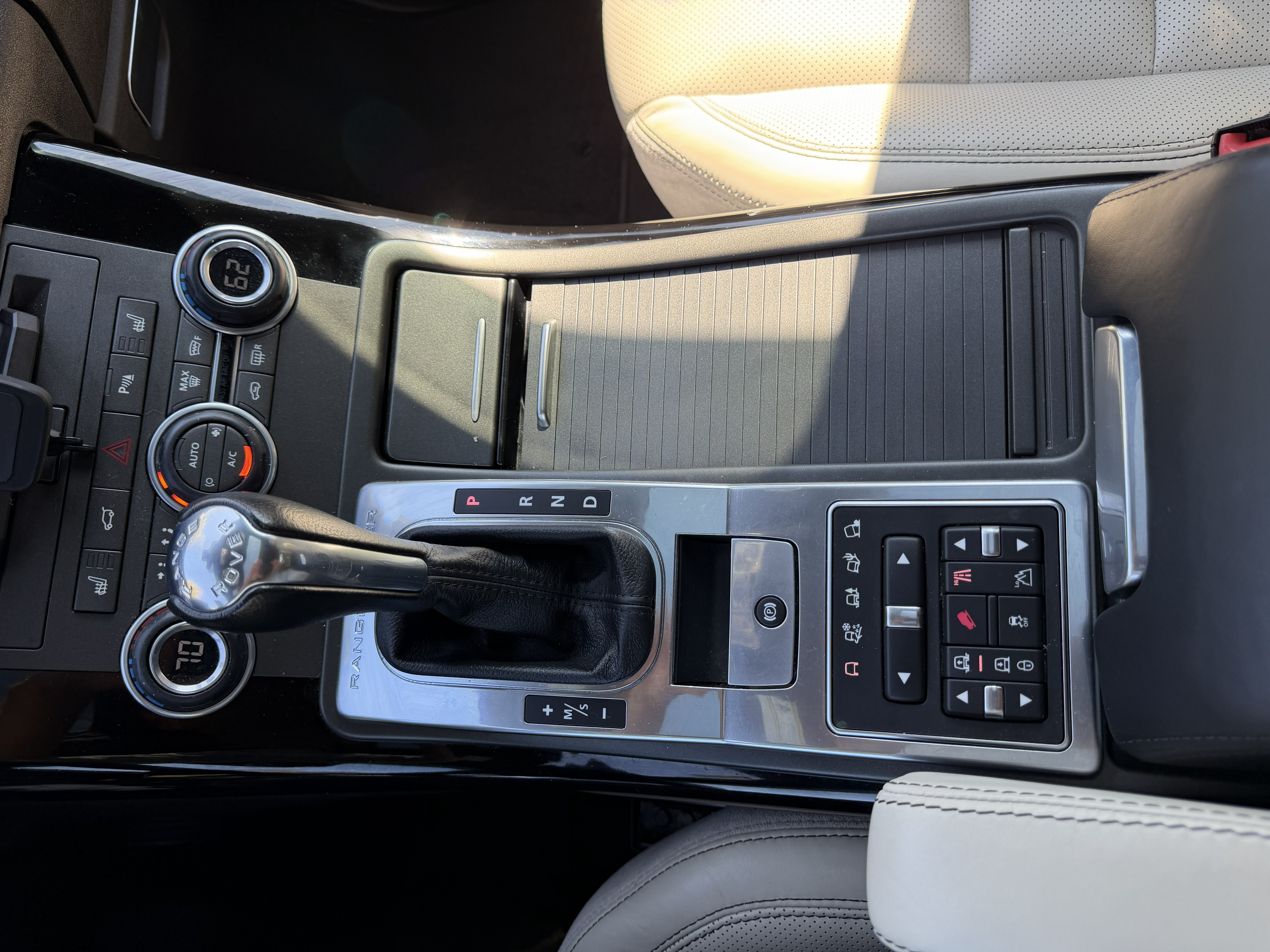 Used 2013 Land Rover Range Rover Sport HSE LUX w/ Luxury Interior Pkg AWD/4WD image 27