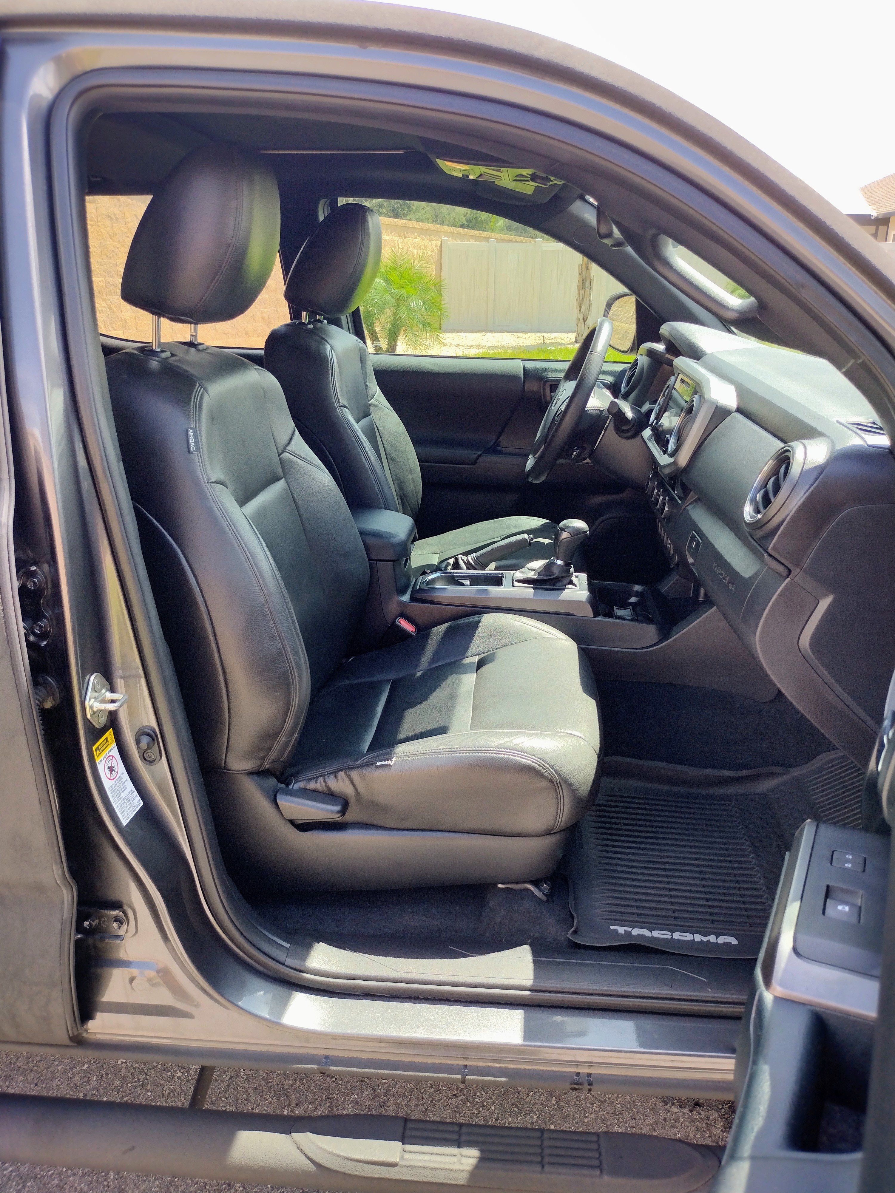 Used 2017 Toyota Tacoma TRD Off-Road w/ Premium & Technology Package AWD/4WD image 19