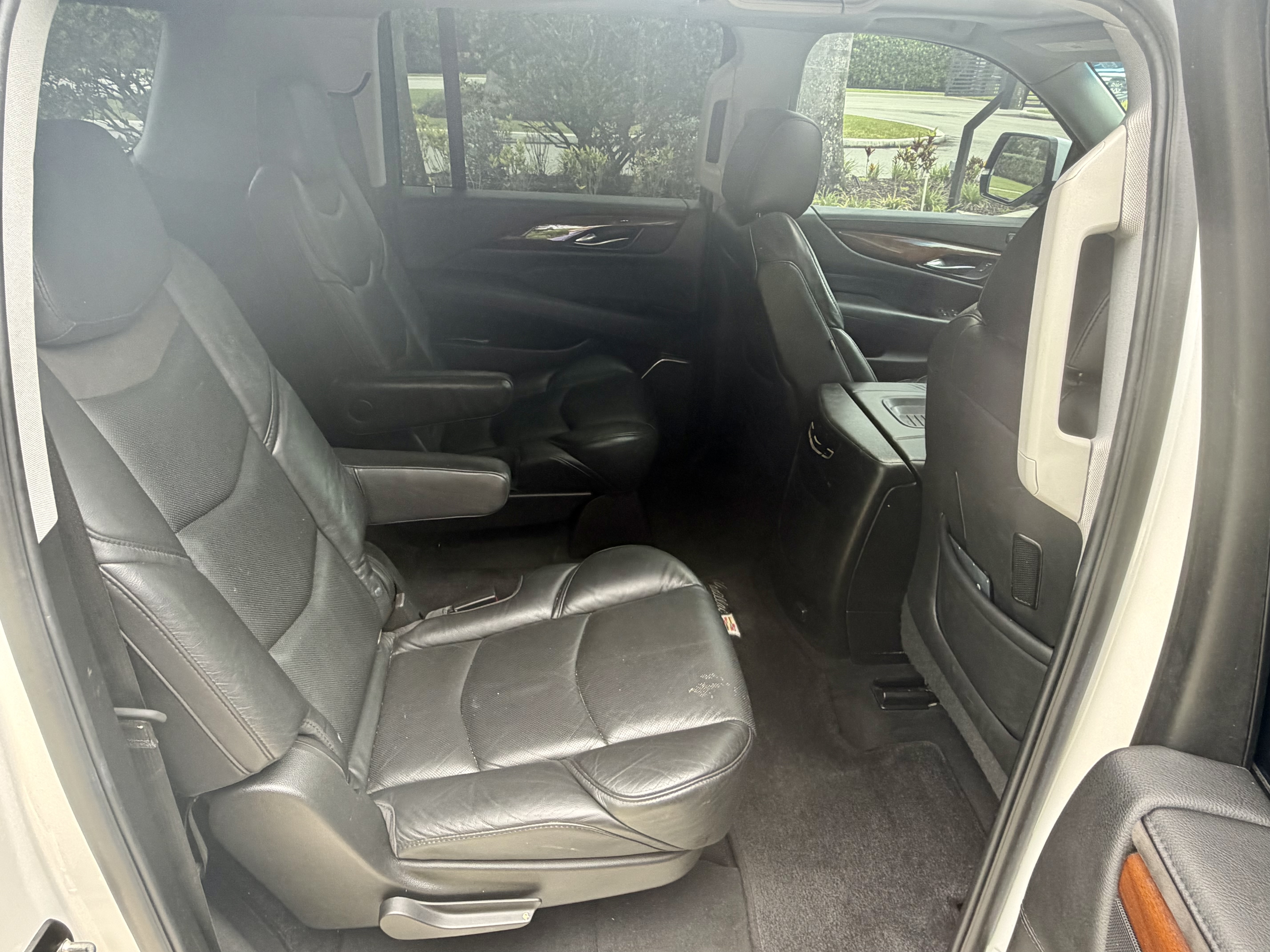 Used 2018 Cadillac Escalade ESV Luxury RWD image 23