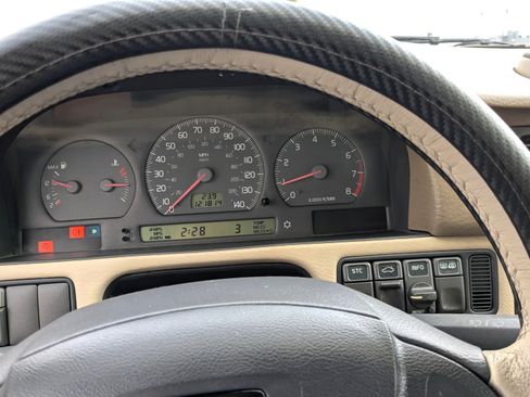 Used 2001 Volvo C70 HT image 12