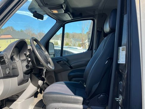 Used 2016 Mercedes-Benz Sprinter 2500 image 22