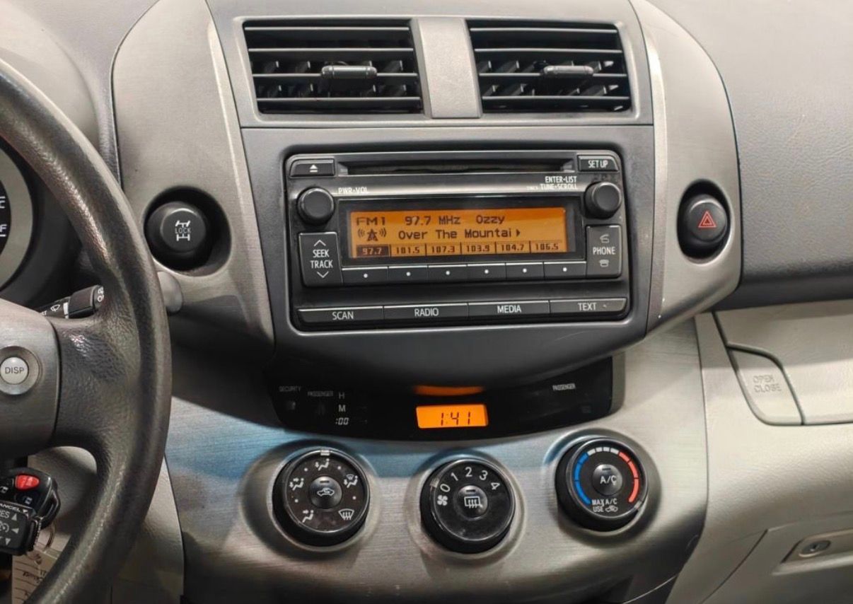 Used 2012 Toyota RAV4 4WD w/ Value Pkg image 2