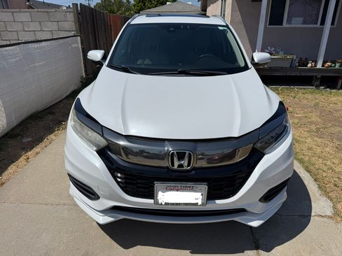 Used 2019 Honda HR-V Touring image 2
