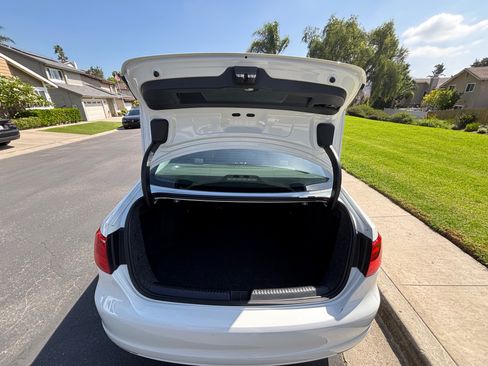 Used 2014 Volkswagen Jetta S image 9