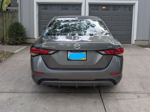 Used 2021 Nissan Sentra SV image 9
