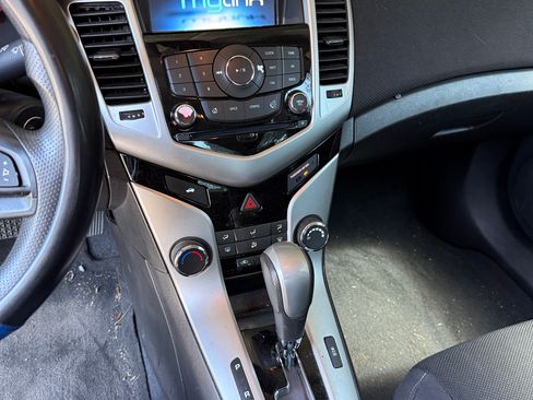 Used 2016 Chevrolet Cruze LT w/ Technology Package image 12