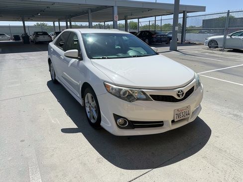 Used 2013 Toyota Camry SE image 1