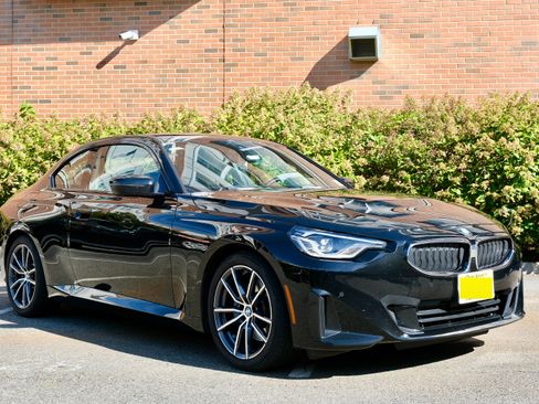 Used 2023 BMW 230i Coupe w/ Premium Package RWD image 6