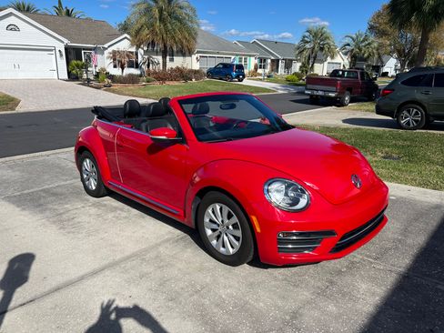 Used 2018 Volkswagen Beetle 2.0T SE image 2