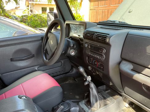 Used 2005 Jeep Wrangler Rubicon AWD/4WD image 11