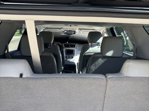 Used 2017 GMC Acadia Limited SLT image 6