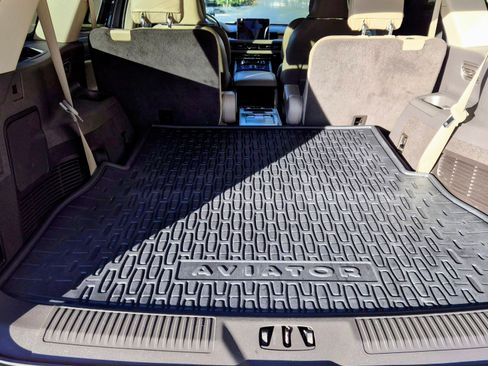 Used 2020 Lincoln Aviator Reserve w/ Equipment Group 202A image 6