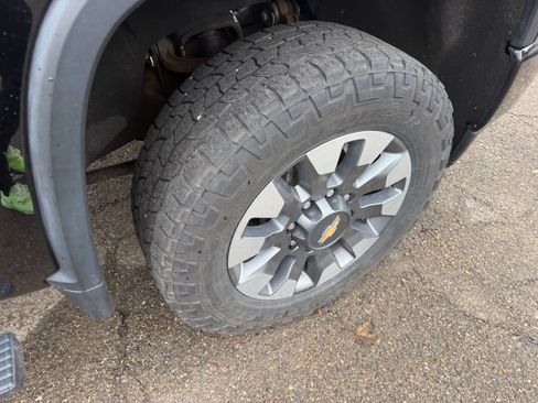 Used 2021 Chevrolet Silverado 2500 Custom w/ Custom Value Package image 5