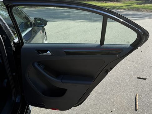 Used 2016 Volkswagen Jetta GLI SEL image 16