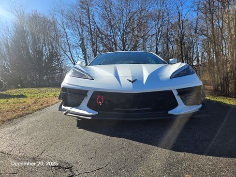 Used 2021 Chevrolet Corvette Stingray Coupe w/ Z51 Performance Package image 10