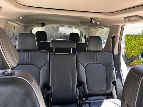 Used 2023 Honda Pilot Elite image 12