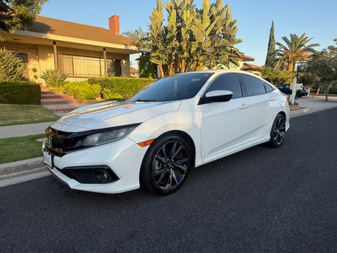 Used 2019 Honda Civic Sport image 4