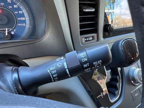 Used 2016 Toyota Sienna XLE image 28