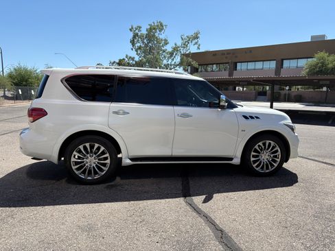 Used 2016 INFINITI QX80 2WD w/ Deluxe Technology Package image 2