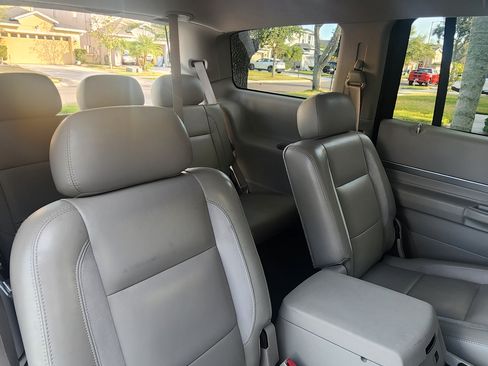 Used 2007 Chrysler Aspen Limited image 28