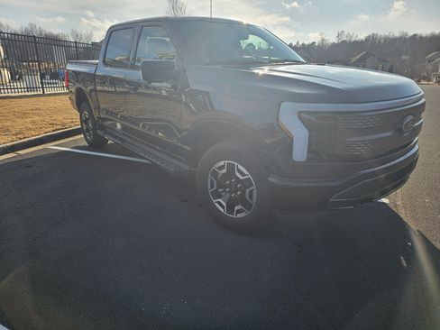 Used 2023 Ford F150 Lightning XLT image 4