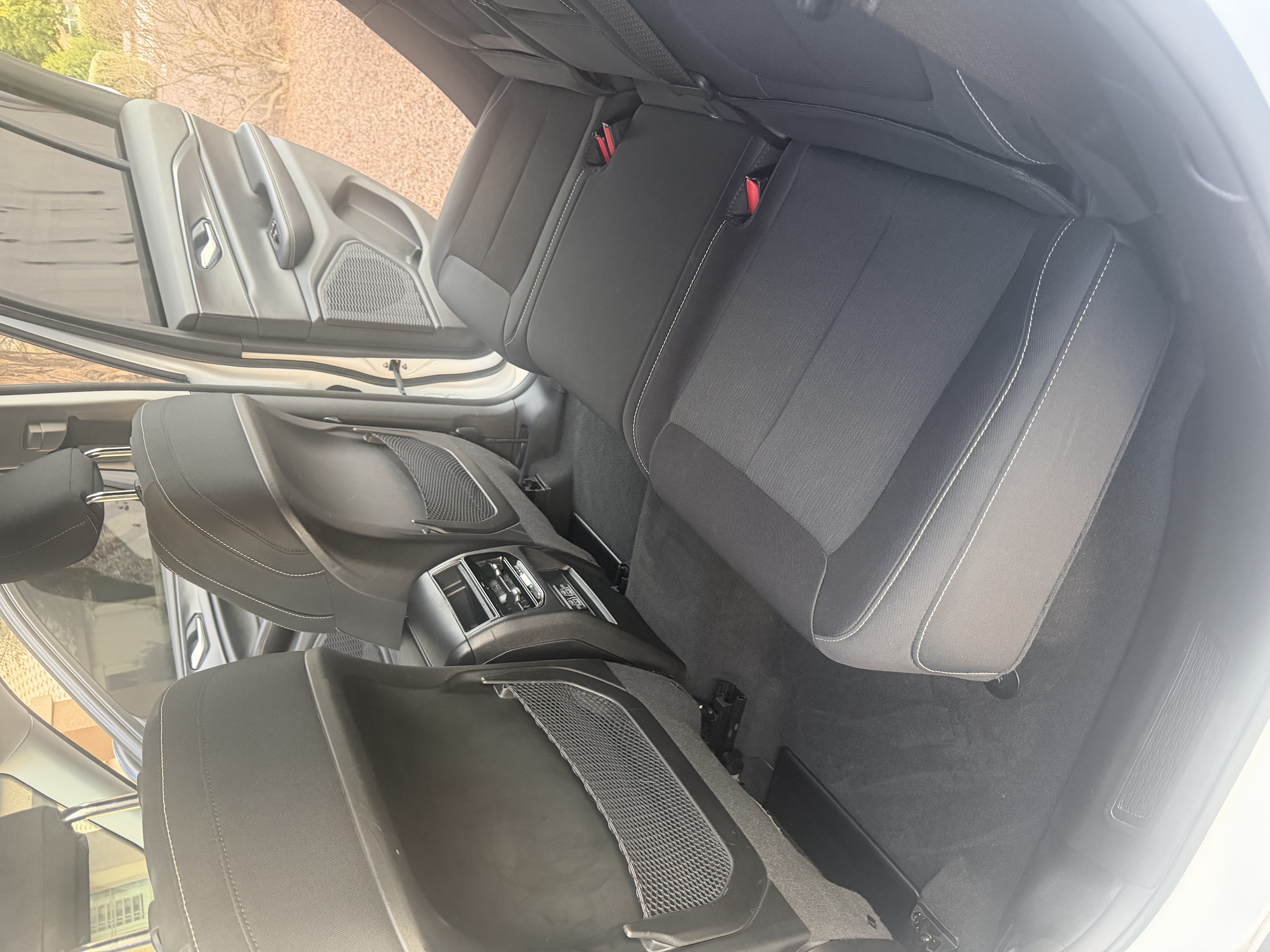 Used 2023 Jeep Grand Cherokee Laredo RWD image 12