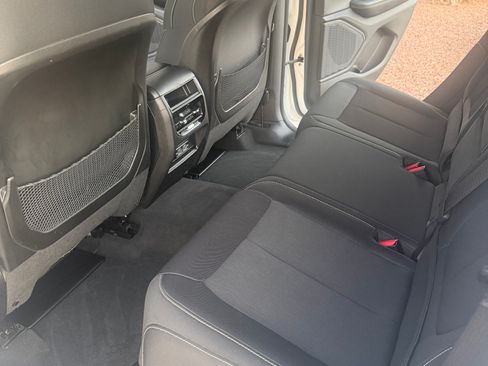 Used 2023 Jeep Grand Cherokee Laredo RWD image 12